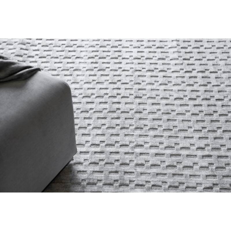 Exquisite Rugs Monroe Silk Handmade Handloomed Bamboo Silk/New Zealand Wool Light Silver Area Rug.