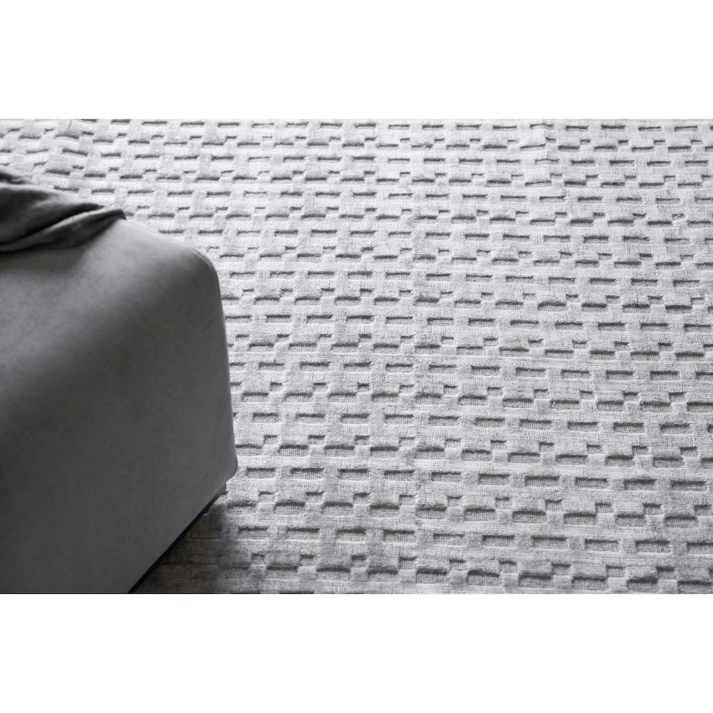 Exquisite Rugs Monroe Silk Handmade Handloomed Bamboo Silk/New Zealand Wool Light Silver Area Rug.