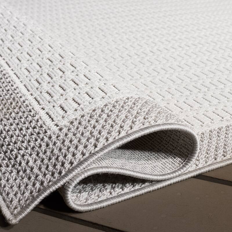 SAFAVIEH Veranda Hariette Washable Indoor/Outdoor Rug - Weather Resistant & Easy Cleaning