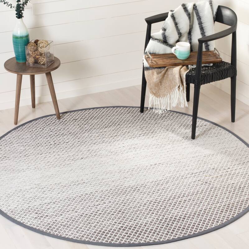 SAFAVIEH Handmade Flatweave Montauk Geert Cotton Rug - 8' x 8' Round - Light Grey/Ivory