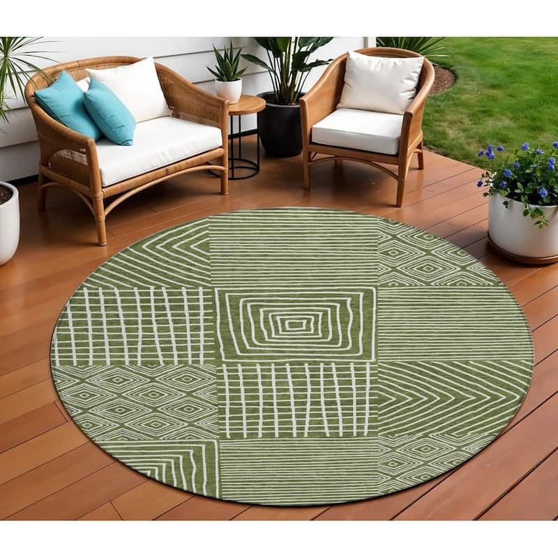HomeRoots Geometric Transitional Rectangle Outdoor Rug - 8' Round