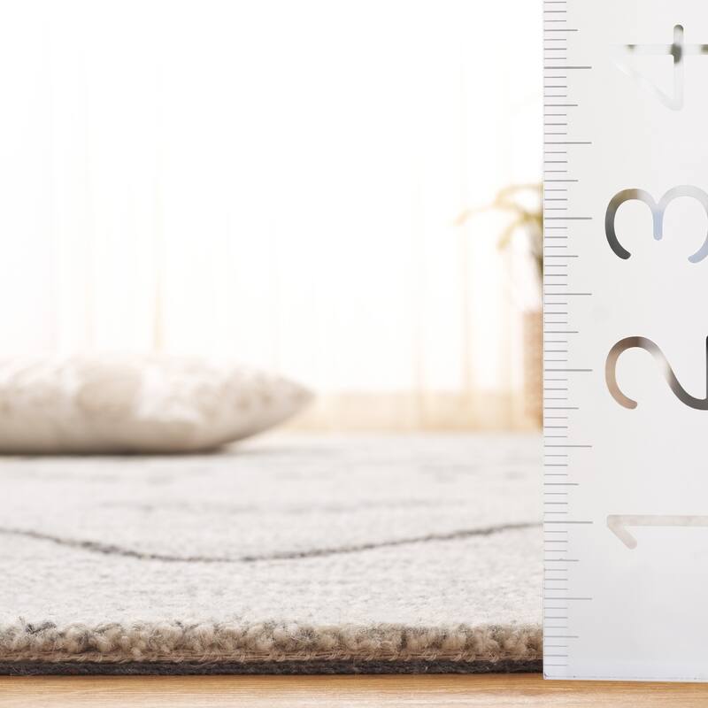 SAFAVIEH Handmade Metro Salka Wool Rug