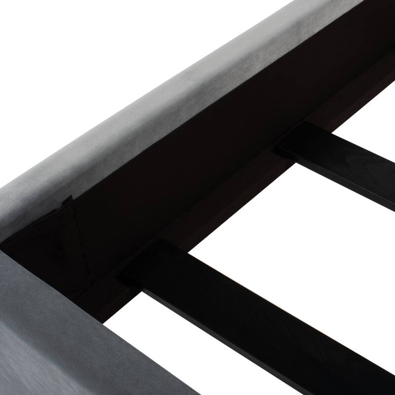 SAFAVIEH Couture Hiawatha Metal Leg Queen Bed