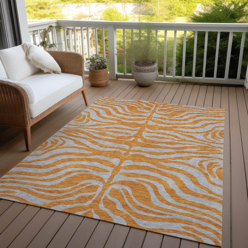 Machine Washable Indoor/ Outdoor Modern Animal Print Chantille Rug