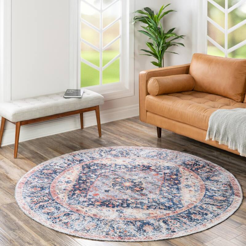 Traditional Tira Collection Area Rug