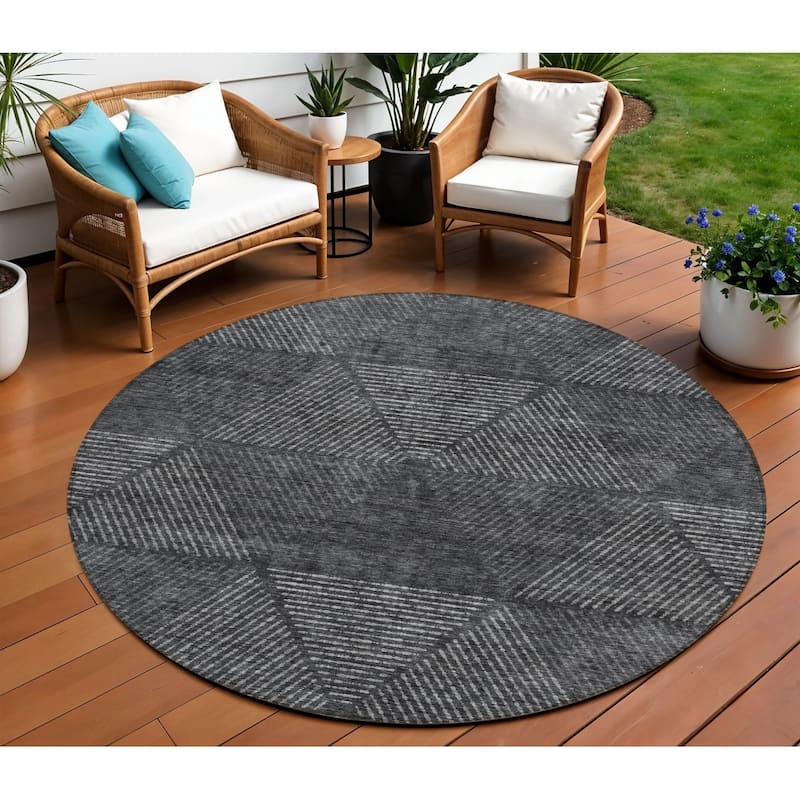 HomeRoots Geometric Transitional Rectangle Outdoor Rug - 8' Round