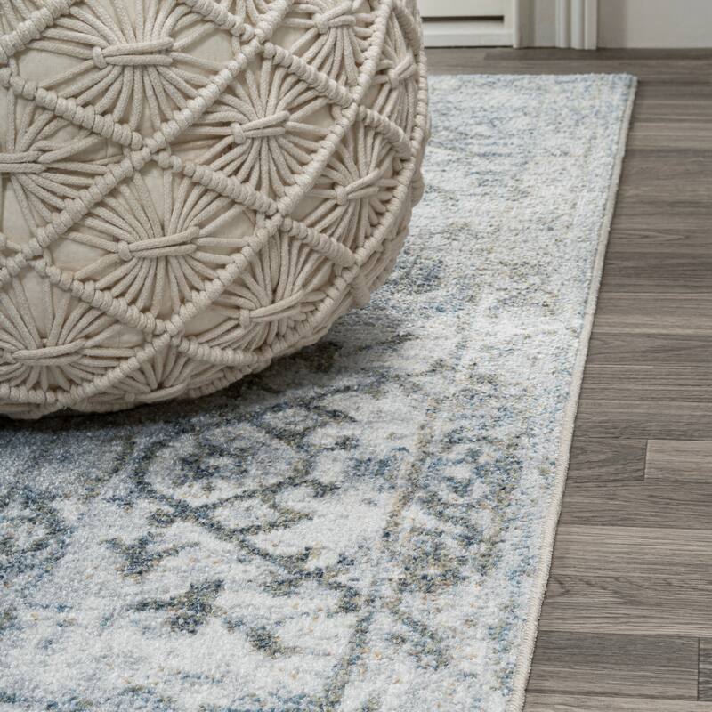 JONATHAN Y Shaii Distressed Medallion Low-Pile Machine-Washable Area Rug