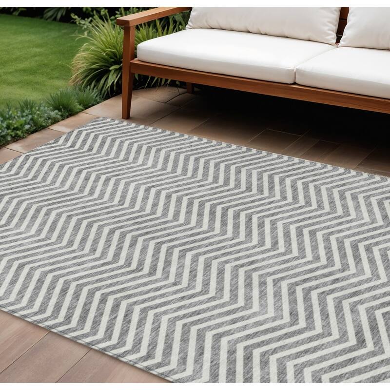HomeRoots Chevron Transitional Rectangle Outdoor Rug - 8' X 10'
