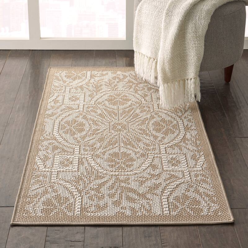 Porch & Den Godwin Medallion Indoor/Outdoor Area Rug - 2'8" x 4' - Beige/Cream
