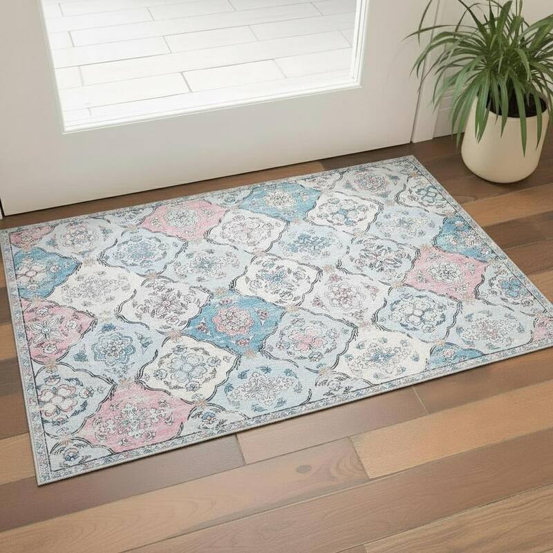 HomeRoots Patchwork Traditional Rectangle Area Rug - 3' X 5'