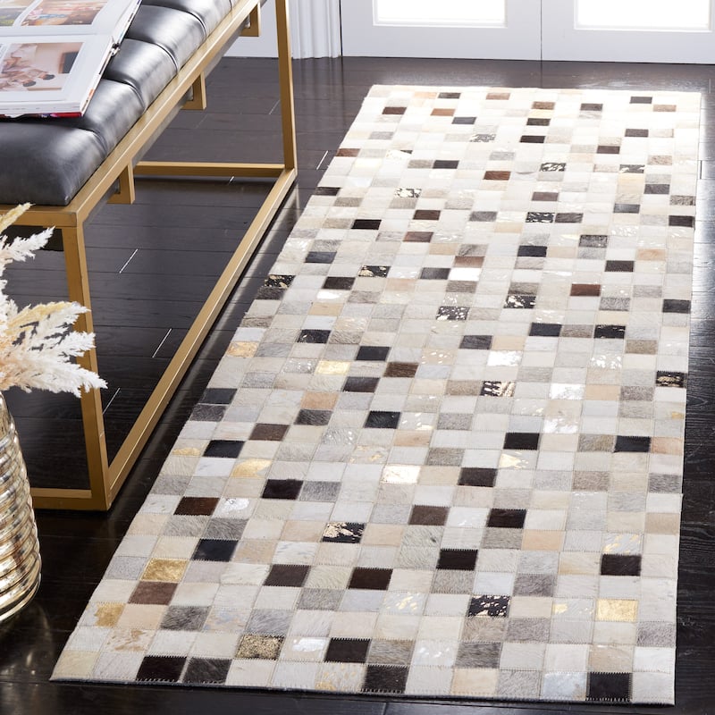 SAFAVIEH Benedicte Handmade Aloisia Leather Natural Hide Rug - 2'3" x 7' Runner - Ivory/Black