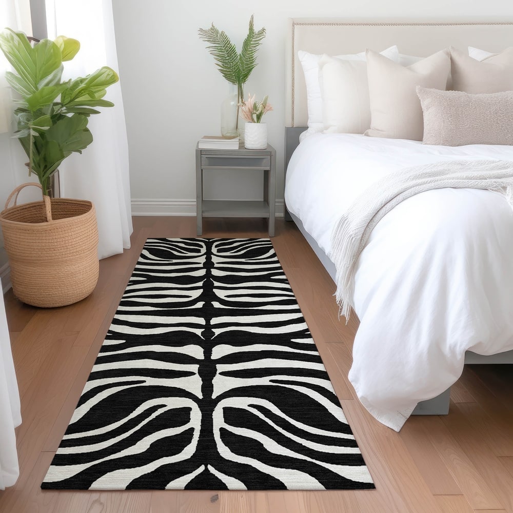 Machine Washable Indoor/ Outdoor Modern Animal Print Chantille Rug
