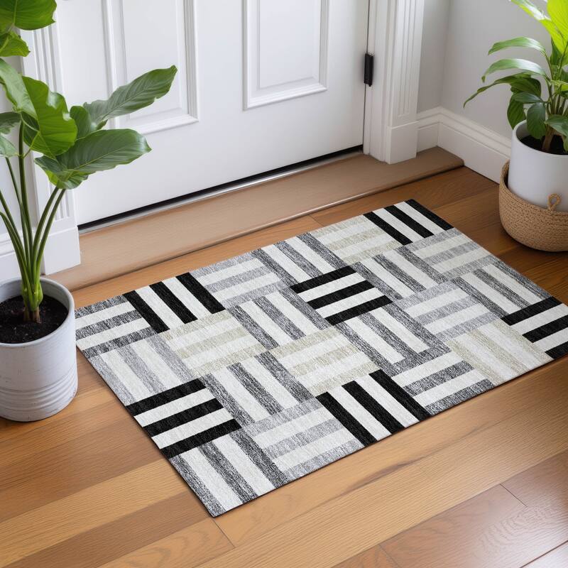 Machine Washable Indoor/ Outdoor Modern Hatch Chantille Rug