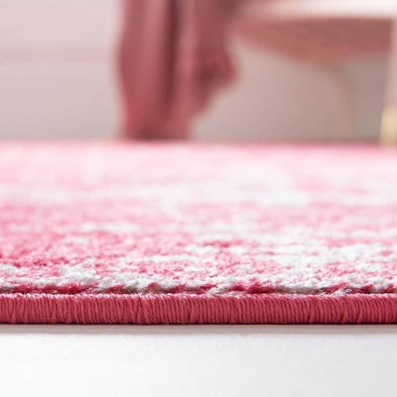 Traditional Brenda Collection Area Rug