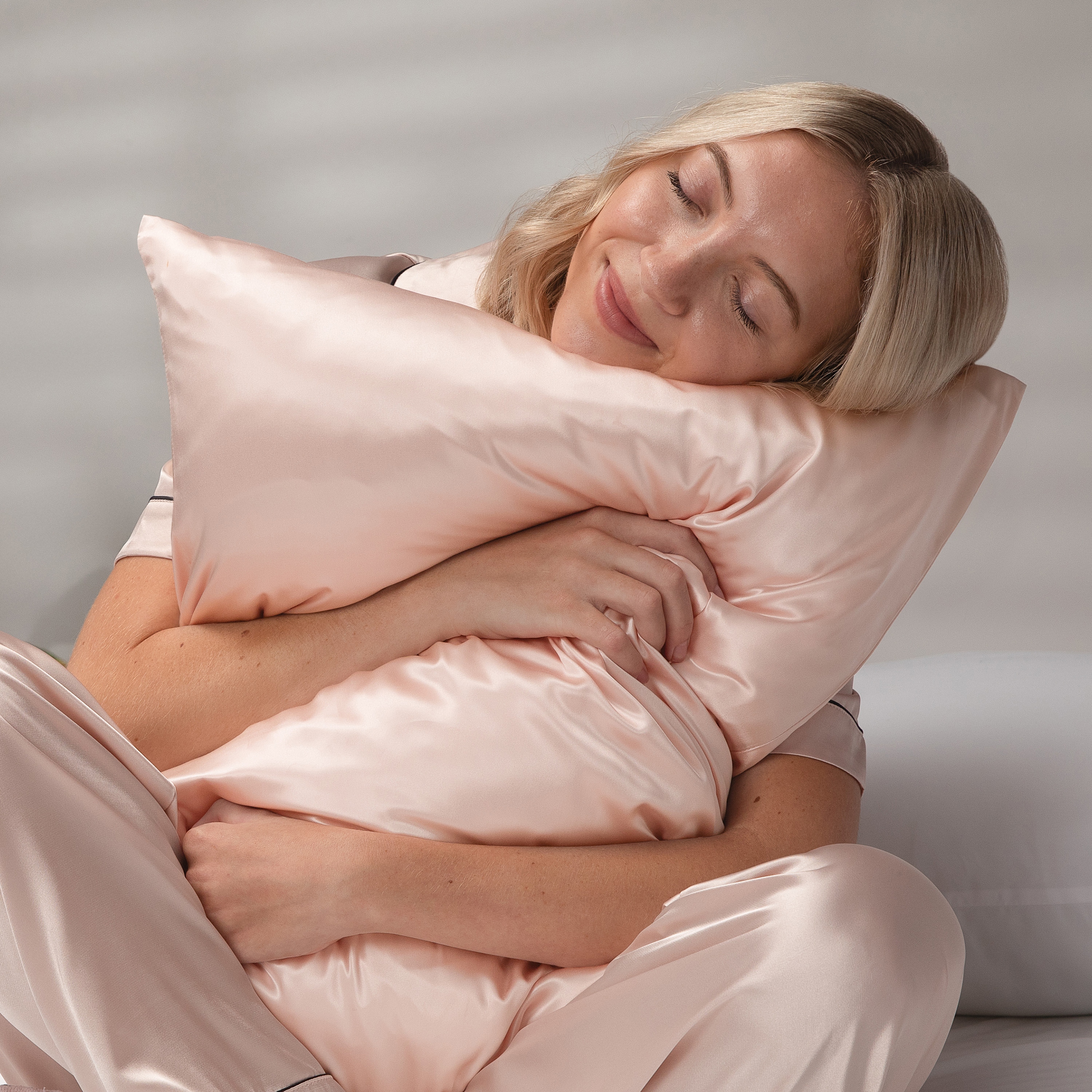 Becky Cameron 100% Mulberry Silk Zippered Pillowcase