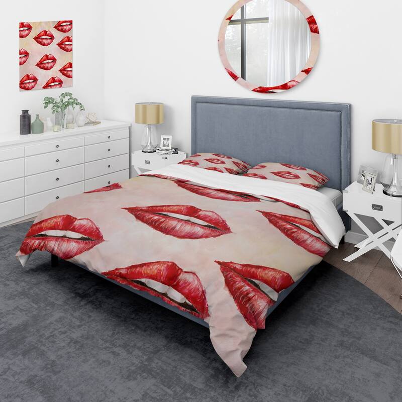Designart 'Red Woman Lips Pattern' Modern Duvet Cover Comforter Set - Twin
