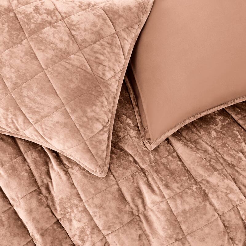 Wonderful Diamond Velvet 3 Piece Quilt Set