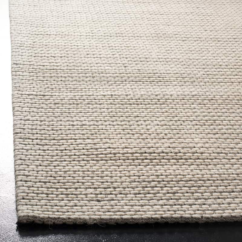 SAFAVIEH Handmade Natura Refiqe Wool Rug