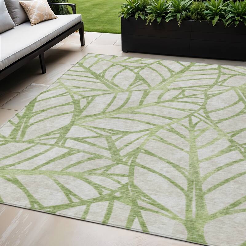 HomeRoots Floral Transitional Rectangle Outdoor Rug - 5' X 8'