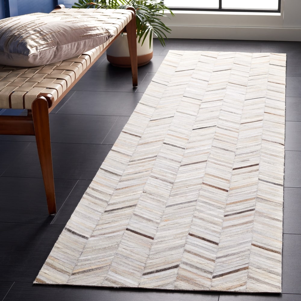 SAFAVIEH Handmade Studio Leather Tanesha Natural Hide Leather Rug