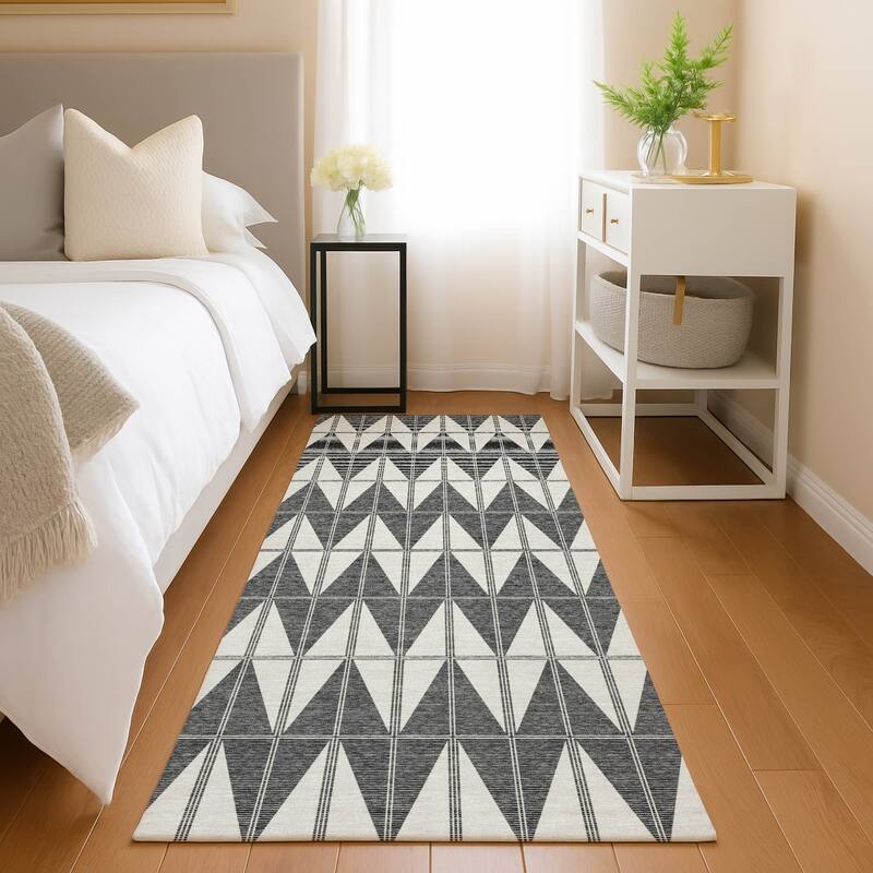 Machine Washable Indoor/ Outdoor Modern Zeke Chantille Rug