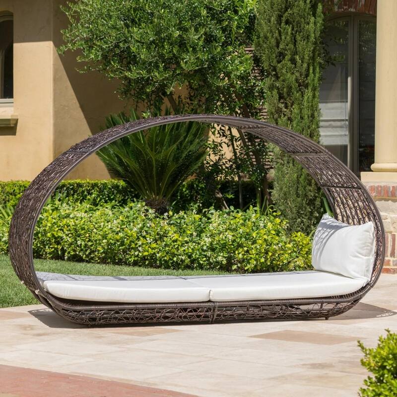 Roomfitters Outdoor Wicker Canopy Daybed with Cushions and Open Circle Frame