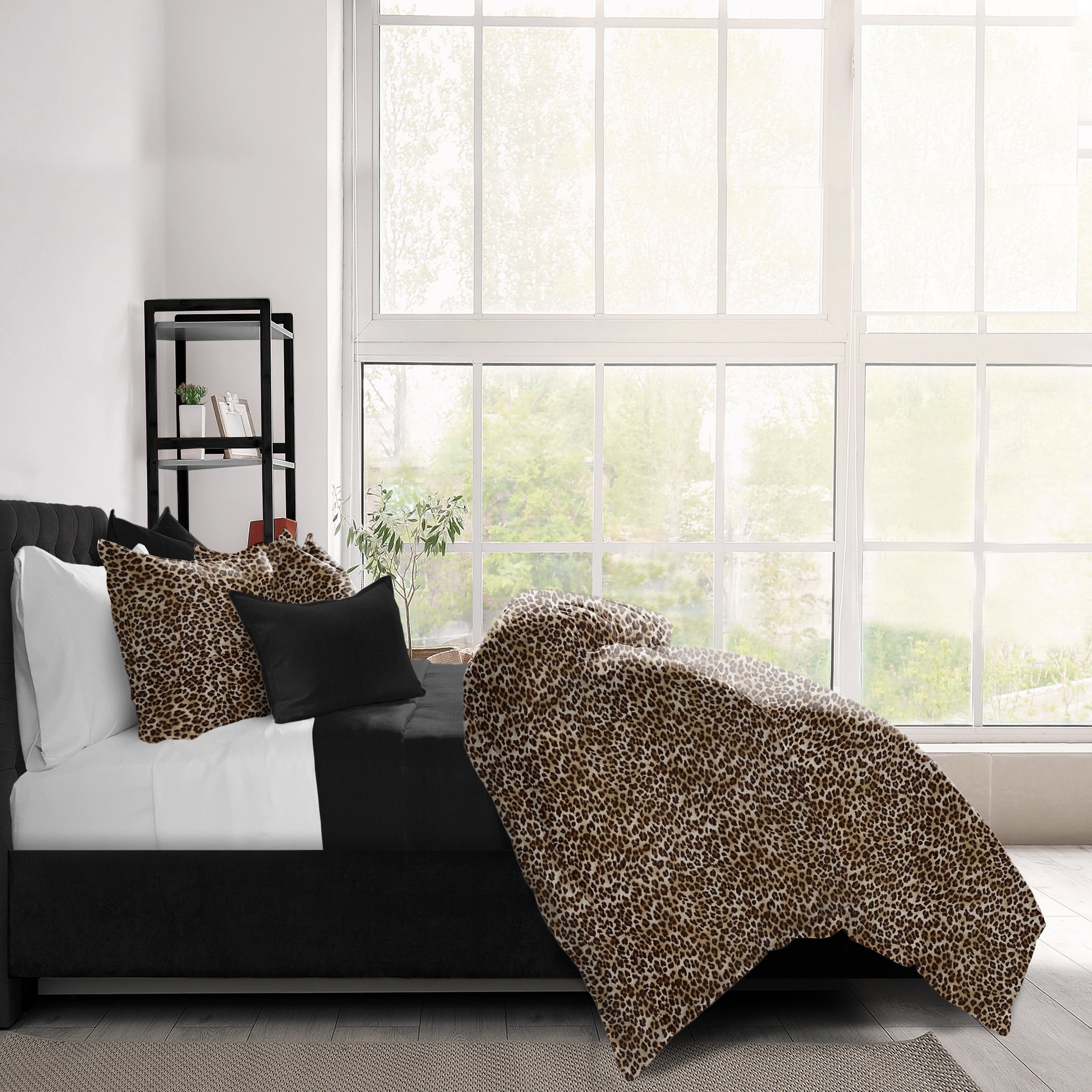 Jolene Animal Print/Black Duvet Cover and Pillow Sham Set Bed