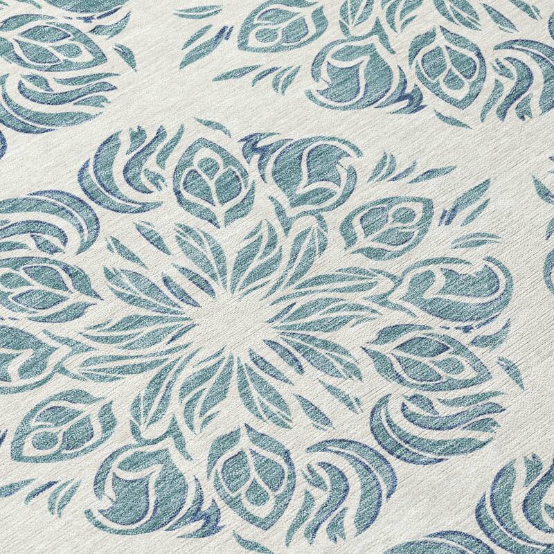 Machine Washable Indoor/ Outdoor Damask Pearl Chantille Rug