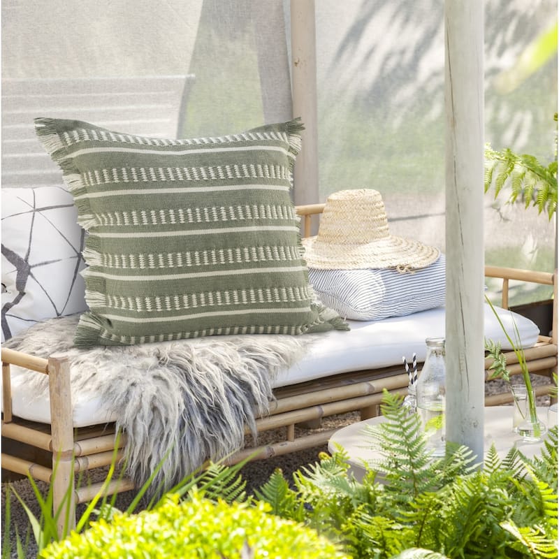 HomeRoots 24" X 24" Green Zippered Coastal Indoor Outdoor Throw Pillow - 24" x 24"