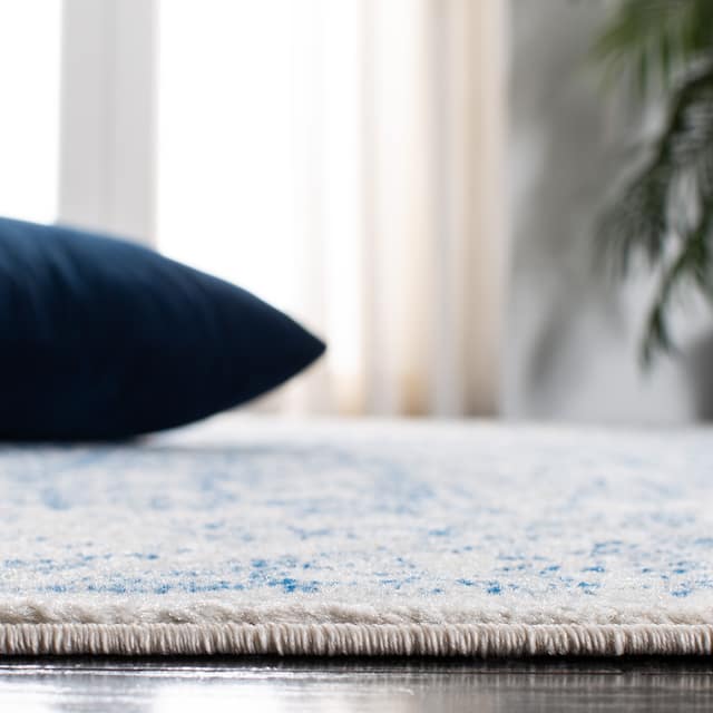 SAFAVIEH Evoke Quinn Vintage Distressed Rug