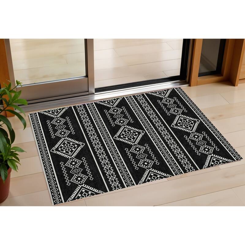 HomeRoots Southwestern Transitional Rectangle Outdoor Rug - 3' x 5'