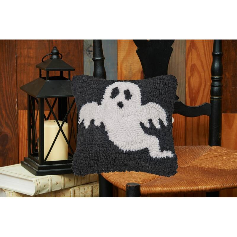 8" x 8" Spooky Ghost Hooked Pillow