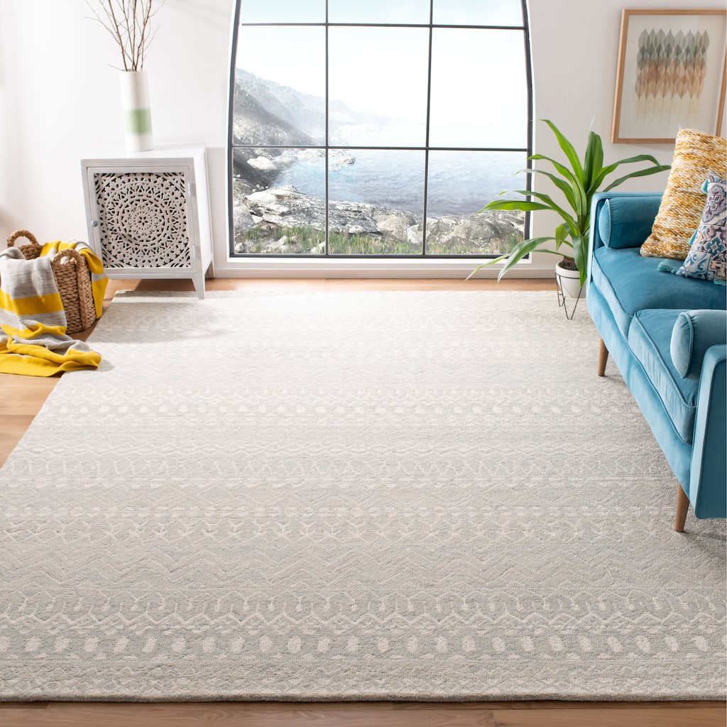 SAFAVIEH, Handmade Micro-Loop Fedosia Wool Rug
