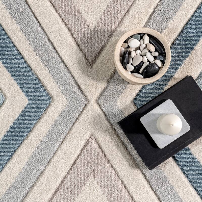 Nuloom Neveah Contemporary Chevron Area Rug