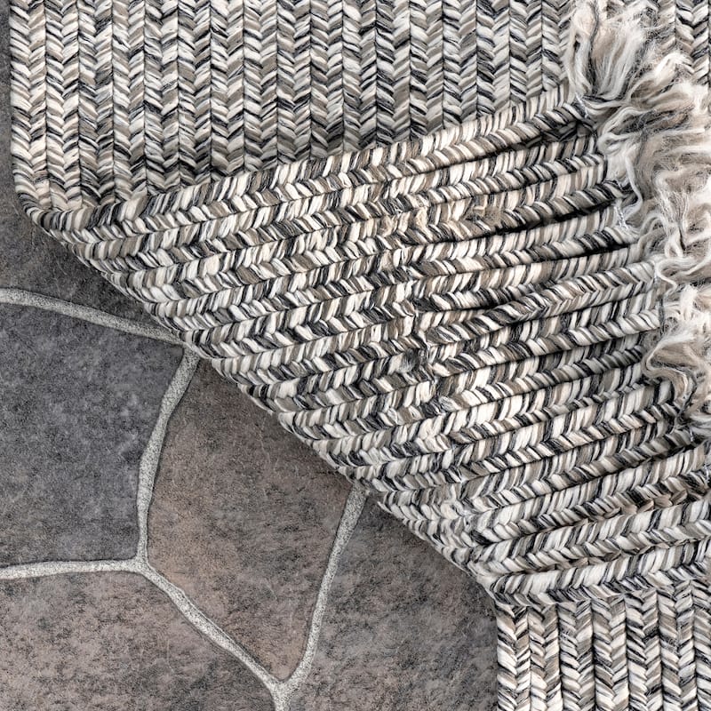 Nuloom Braided Courtney Tassel Indoor/Outdoor Area Rug