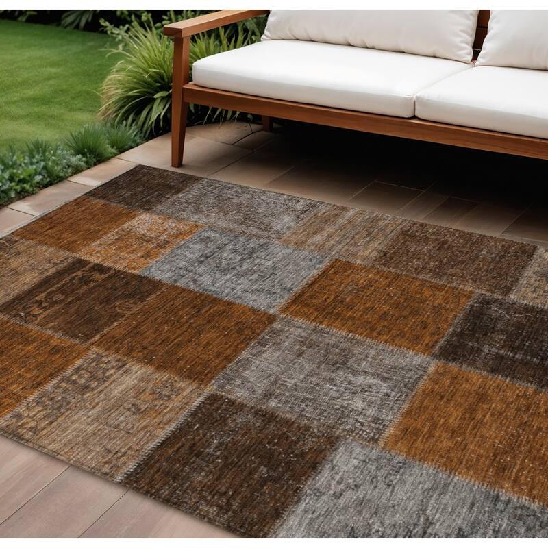 HomeRoots Patchwork Transitional Rectangle Outdoor Rug - 10' X 14'