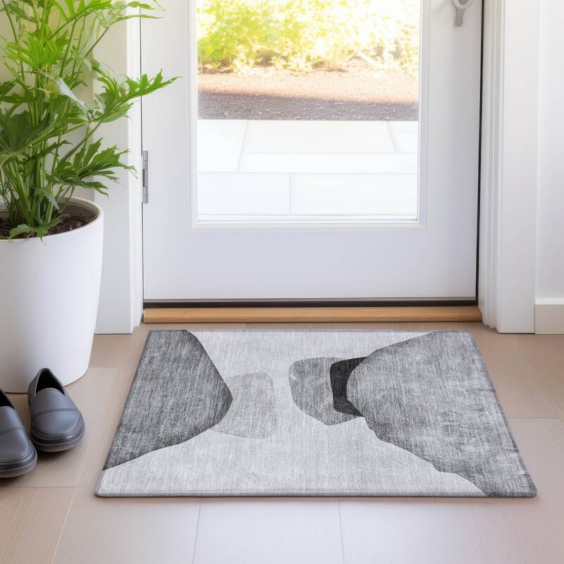 Machine Washable Indoor/ Outdoor Modern Abstract Chantille Rug - Gray - 1'8" x 2'6"