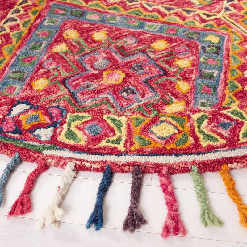 SAFAVIEH Handmade Aspen Leontina Boho Wool Tassel Rug
