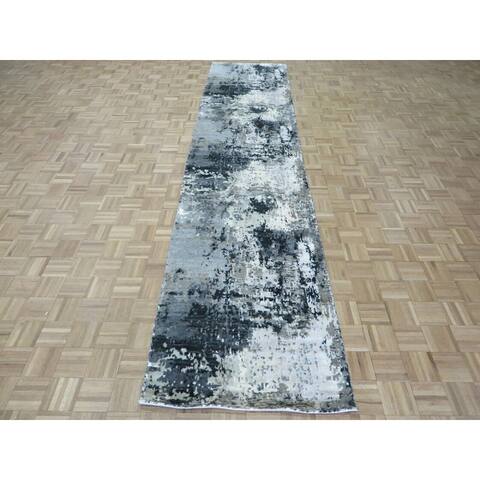 Hand Knotted Gray Modern with Wool & Silk Oriental Rug (3'3" x 14'3") - 3'3" x 14'3"