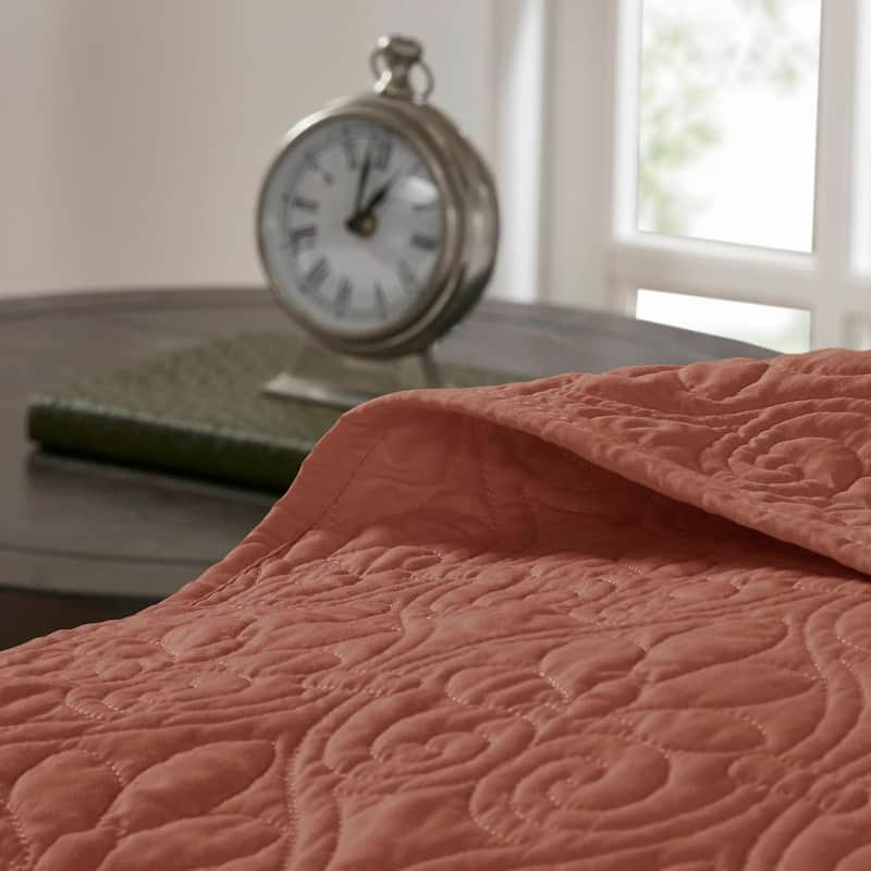 Madison Park Mansfield Reversible Oversized 3-piece Solid Texture Bedspread Quilt Set with Matching Shams