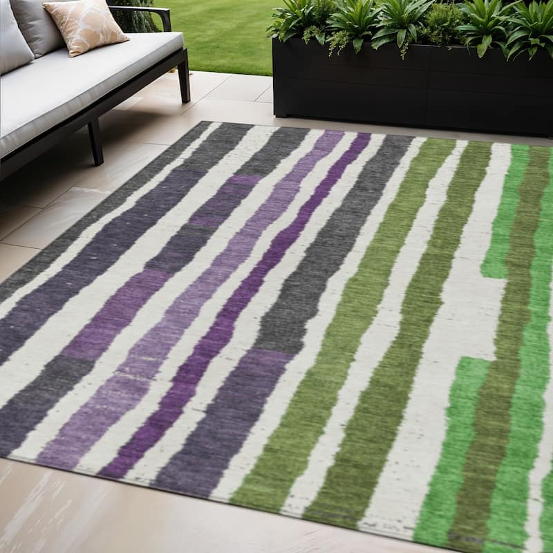 HomeRoots Striped Transitional Rectangle Outdoor Rug - 5' X 8'