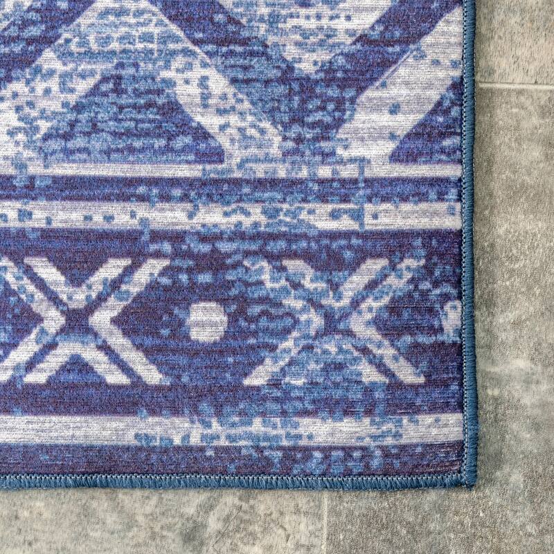 Nuloom Fae Geometric Machine Washable Indoor/Outdoor Area Rug