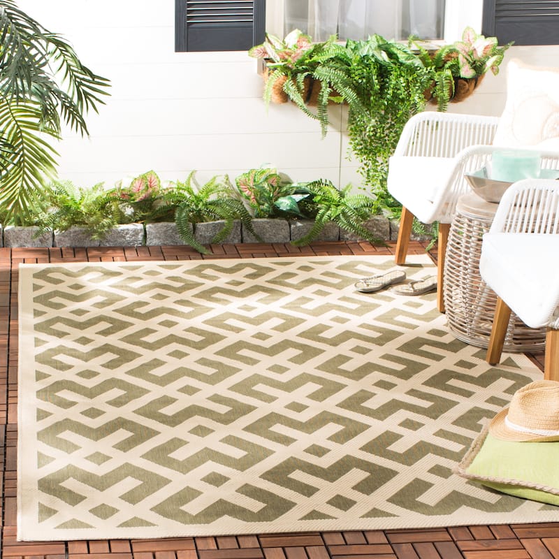SAFAVIEH Courtyard Sytske Indoor/ Outdoor Waterproof Patio Backyard Rug - 5'3" x 7'7" - Green/Bone