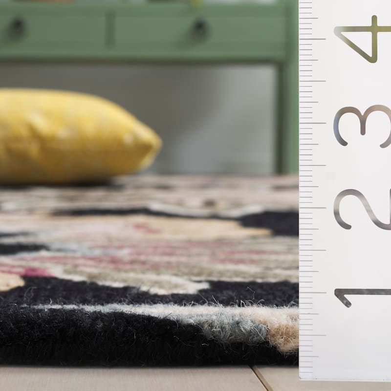 SAFAVIEH Handmade Blossom Katerinka Wool Rug