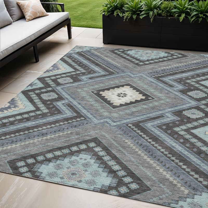 HomeRoots Tribal Transitional Rectangle Outdoor Rug - 5' X 8'
