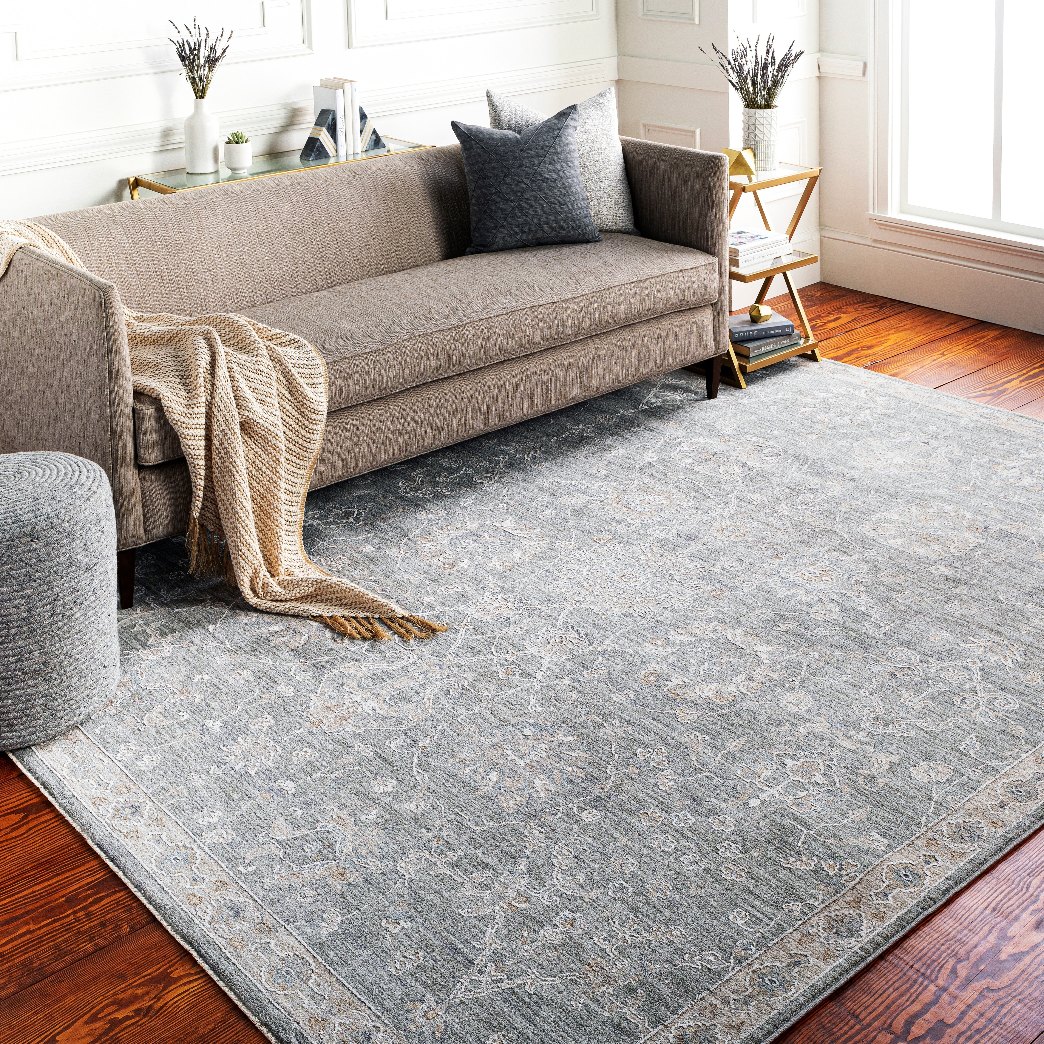 Livabliss Tritan Traditional Area Rug - Overstock - 32960120