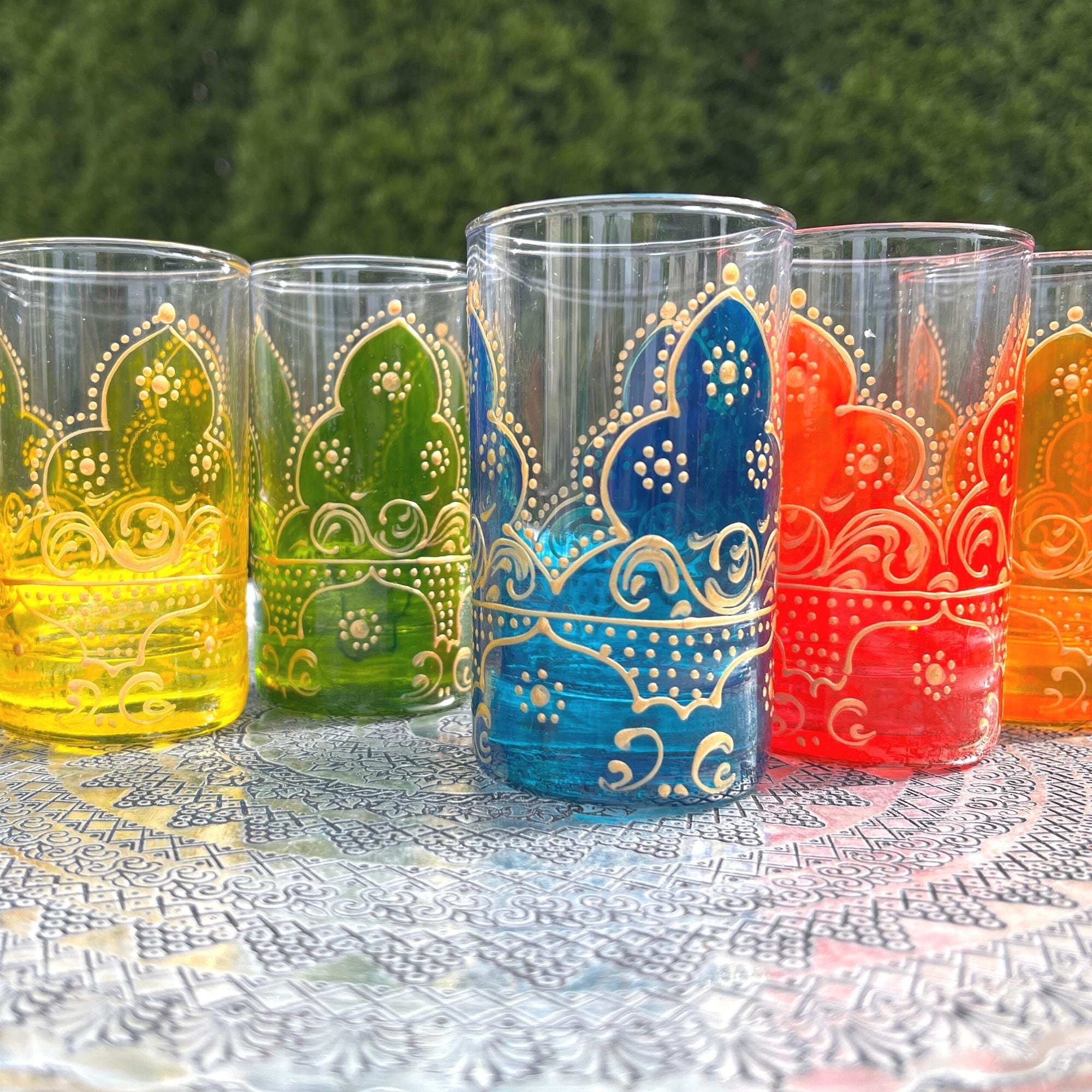 https://ak1.ostkcdn.com/images/products/is/images/direct/f19fa09e95e10f8289b19108495c007fa92d42f7/Set-of-6-Handmade-Arabesque-Style-Tea-Glasses-%28Tunisia%29.jpg