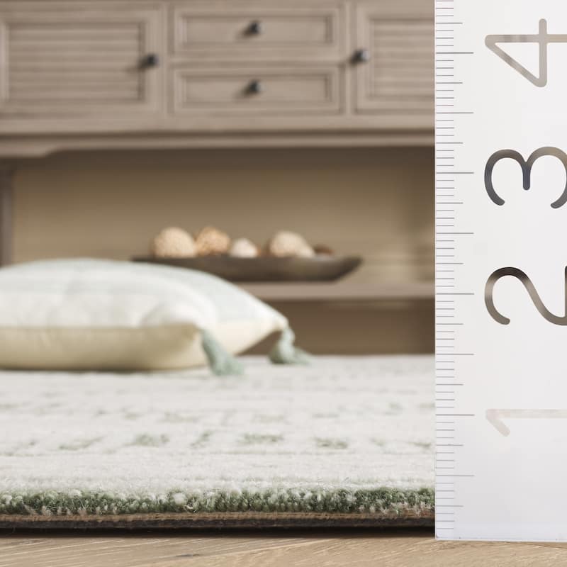 SAFAVIEH Handmade Pine Gunay Modern Wool Rug