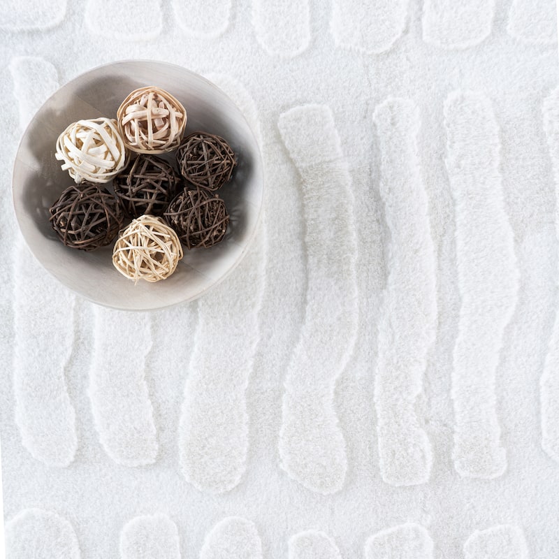 Nuloom Tavina Solid Cloud Washable Area Rug