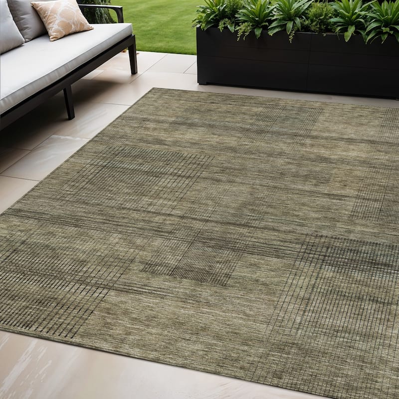 HomeRoots Striped Transitional Rectangle Outdoor Rug - 5' X 8'
